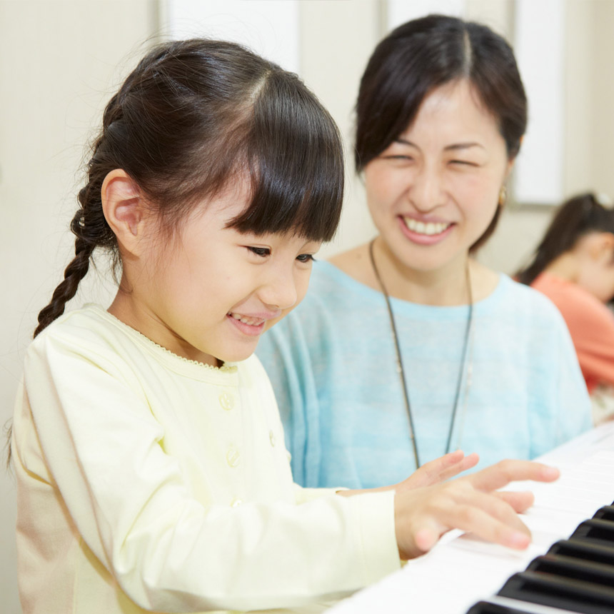 保護者の方にも一緒にレッスン