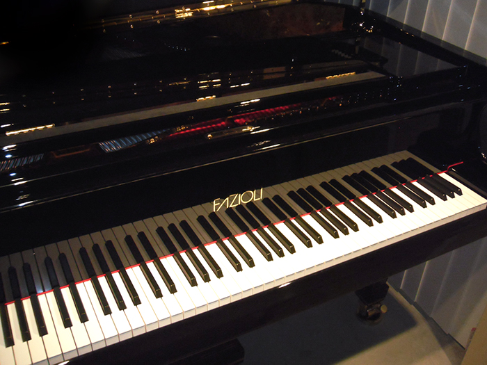 グランドピアノのための音場改善工事例