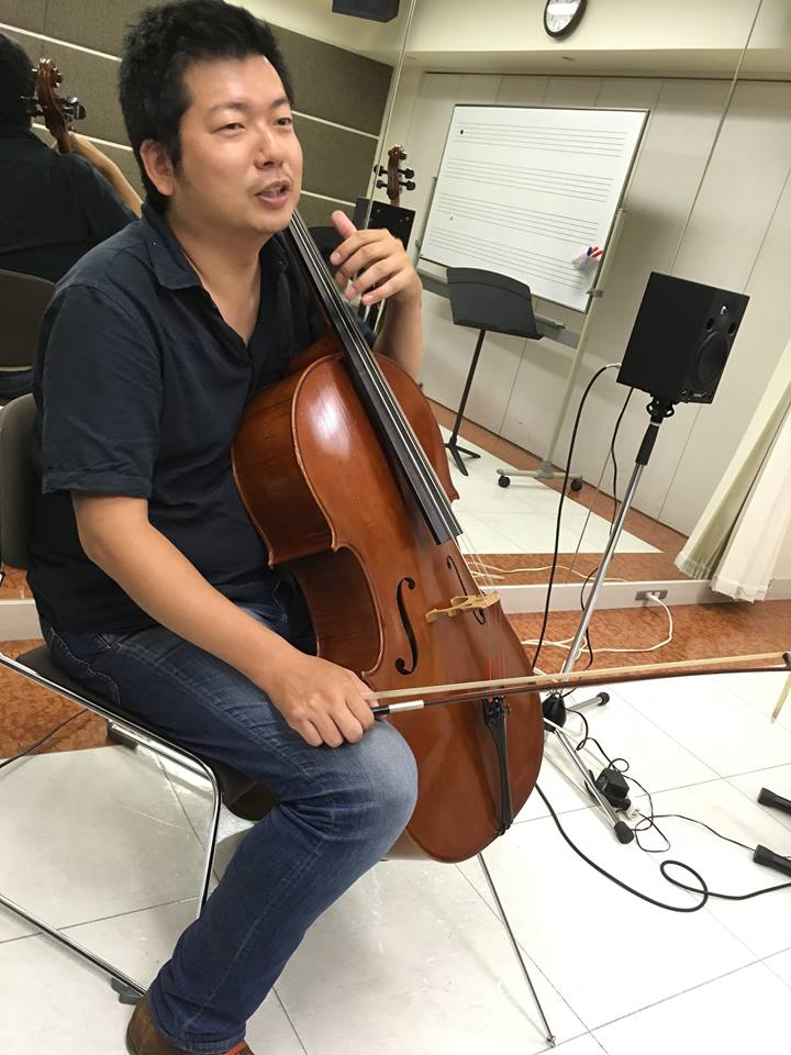 ヤマハ大人の音楽レッスンチェロ講師の穴田貴也講師